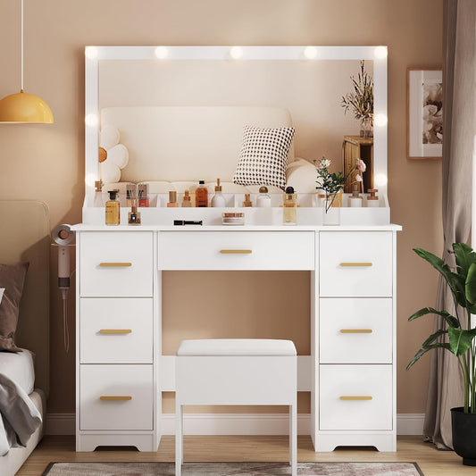 White Vanity Desk With Illuminated Mirror Lighting